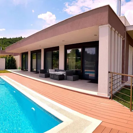 Domus Luxury Villas 别墅 *