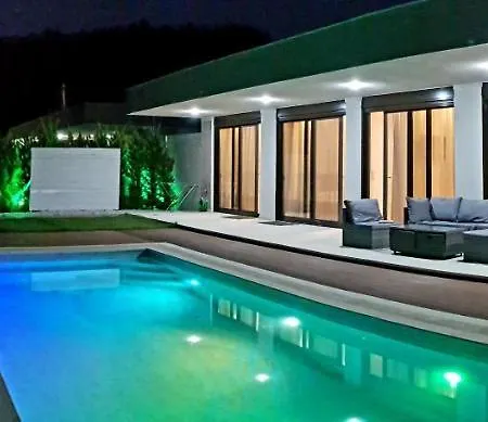 Domus Luxury Villas 别墅 *